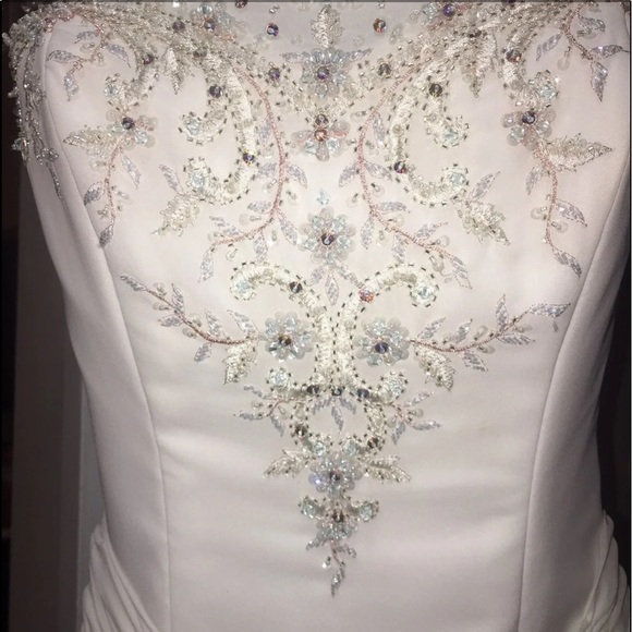 RAYLIA DESIGNS WEDDING DRESS - Picture 3 of 8